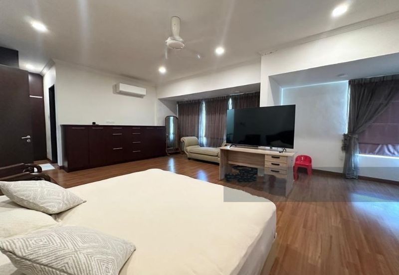 Fully Renovated & Extended, Good Unit Condition with Huge Garden