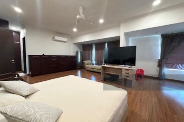 Fully Renovated & Extended, Good Unit Condition with Huge Garden