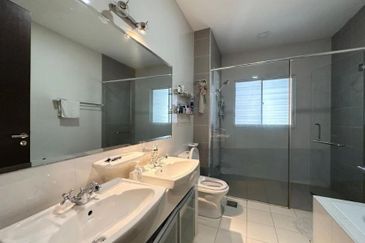 Fully Renovated & Extended, Good Unit Condition with Huge Garden