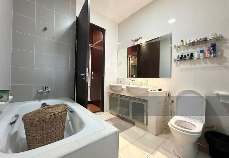 Fully Renovated & Extended, Good Unit Condition with Huge Garden