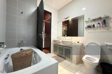 Fully Renovated & Extended, Good Unit Condition with Huge Garden