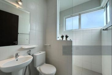 Fully Renovated & Extended, Good Unit Condition with Huge Garden