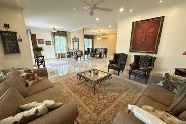 Fully Renovated & Extended, Good Unit Condition with Huge Garden