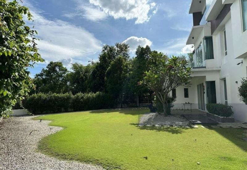 Fully Renovated & Extended, Good Unit Condition with Huge Garden