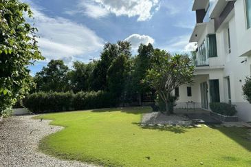 Fully Renovated & Extended, Good Unit Condition with Huge Garden