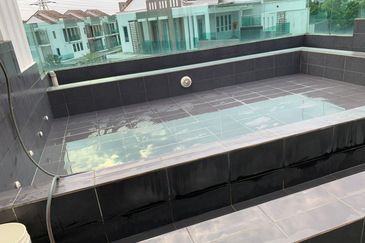 Huge side land, End Lot Unit, 2.5 Storey USJ Heights