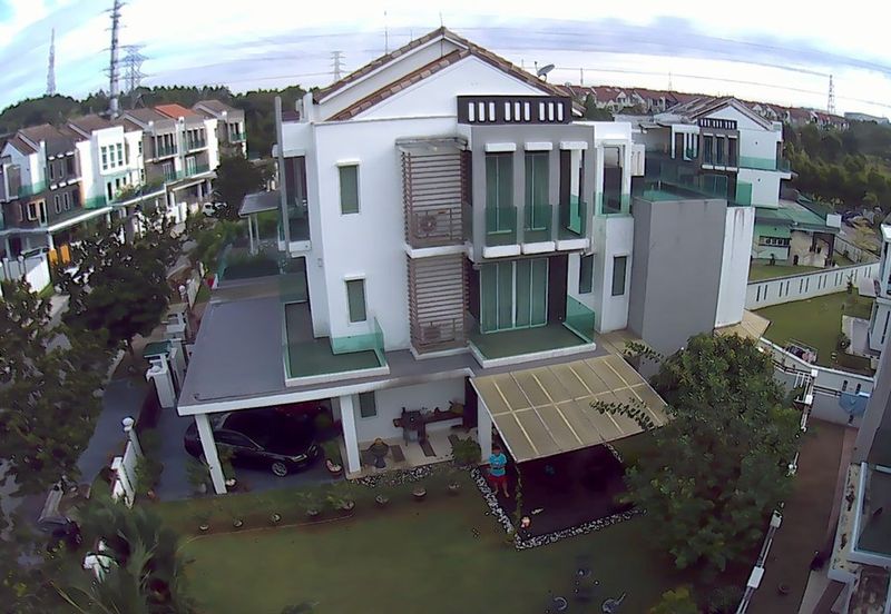 Huge side land, End Lot Unit, 2.5 Storey USJ Heights