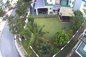 Huge side land, End Lot Unit, 2.5 Storey USJ Heights