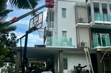 Huge side land, End Lot Unit, 2.5 Storey USJ Heights