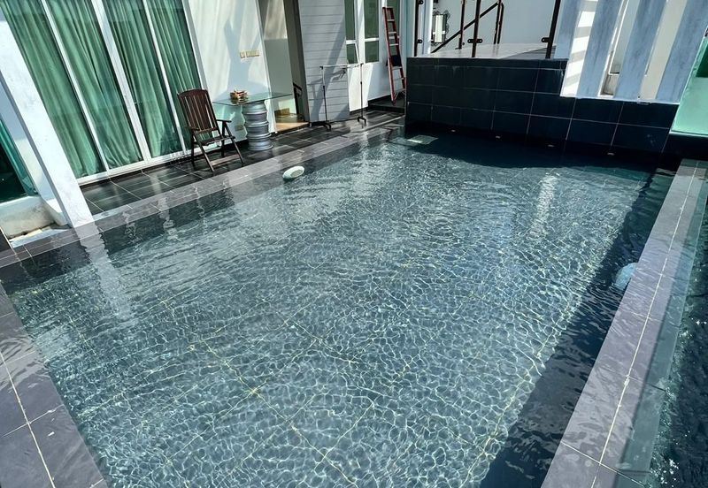 Huge side land, End Lot Unit, 2.5 Storey USJ Heights