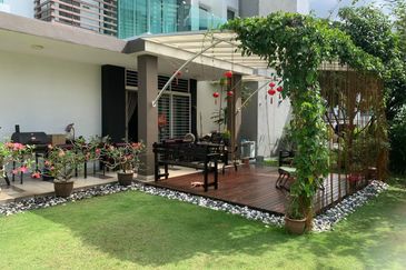 Huge side land, End Lot Unit, 2.5 Storey USJ Heights