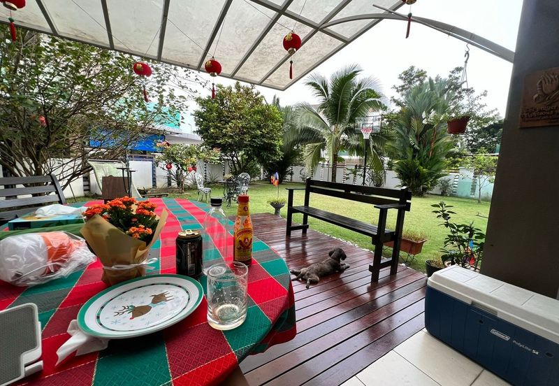 Huge side land, End Lot Unit, 2.5 Storey USJ Heights