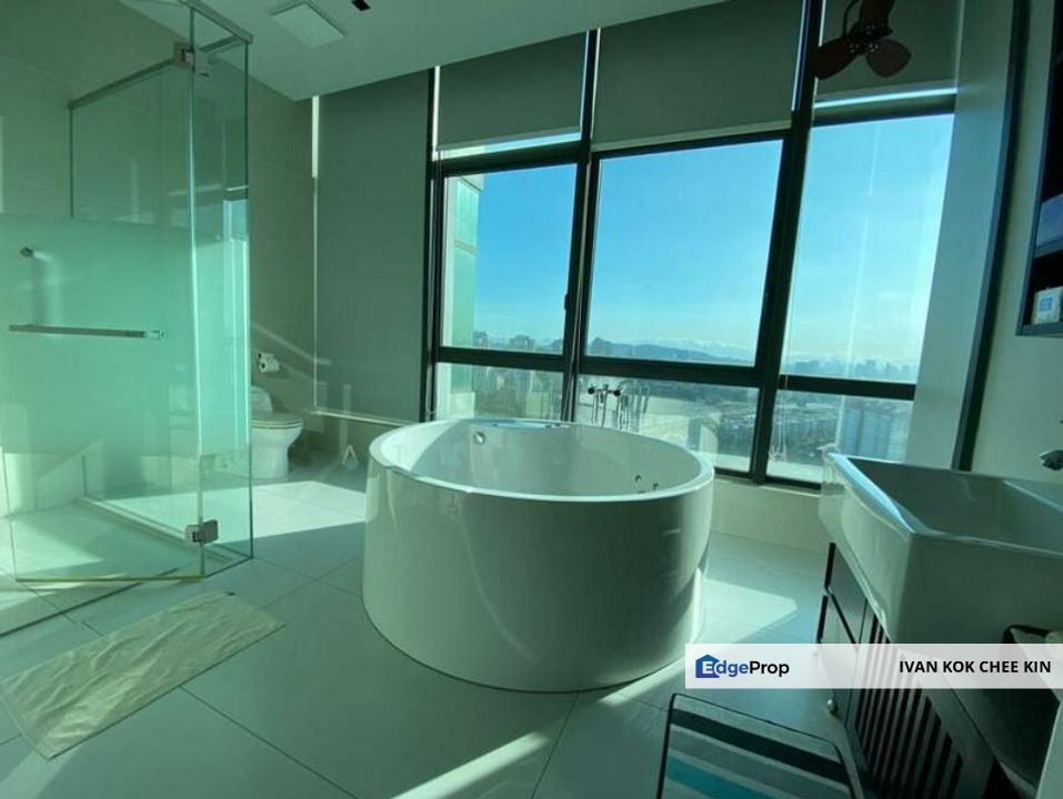 Facing Golf View Unit, Selangor, Tropicana