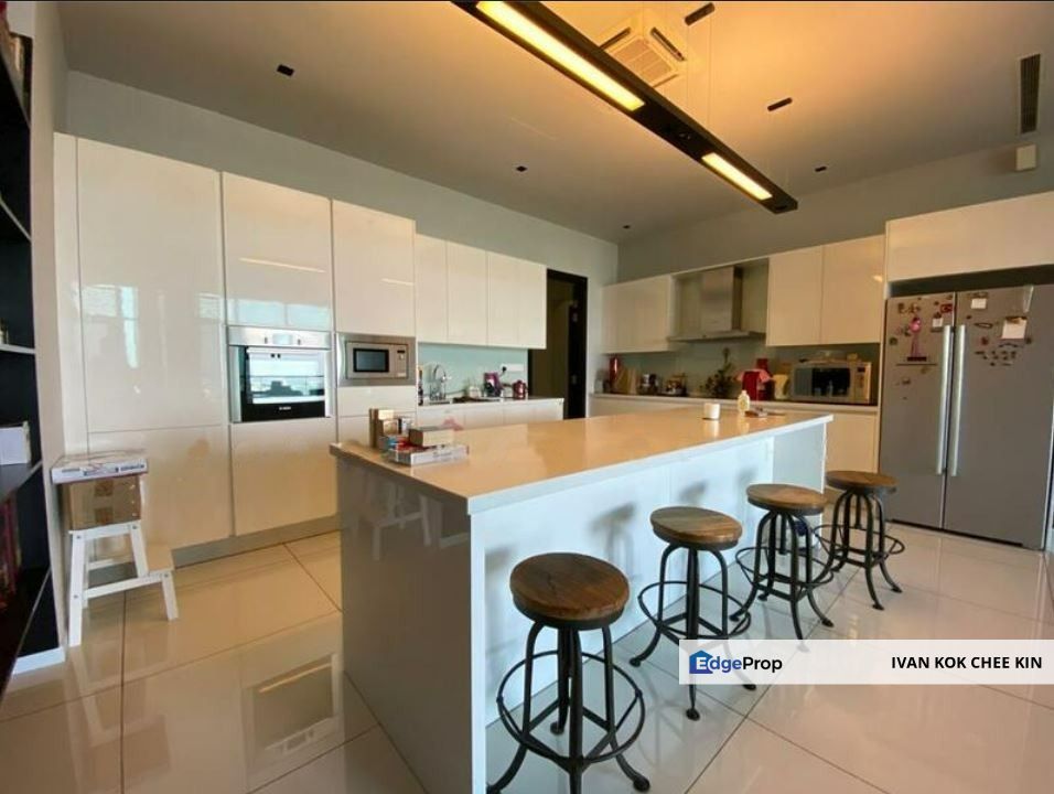 Facing Golf View Unit, Selangor, Tropicana