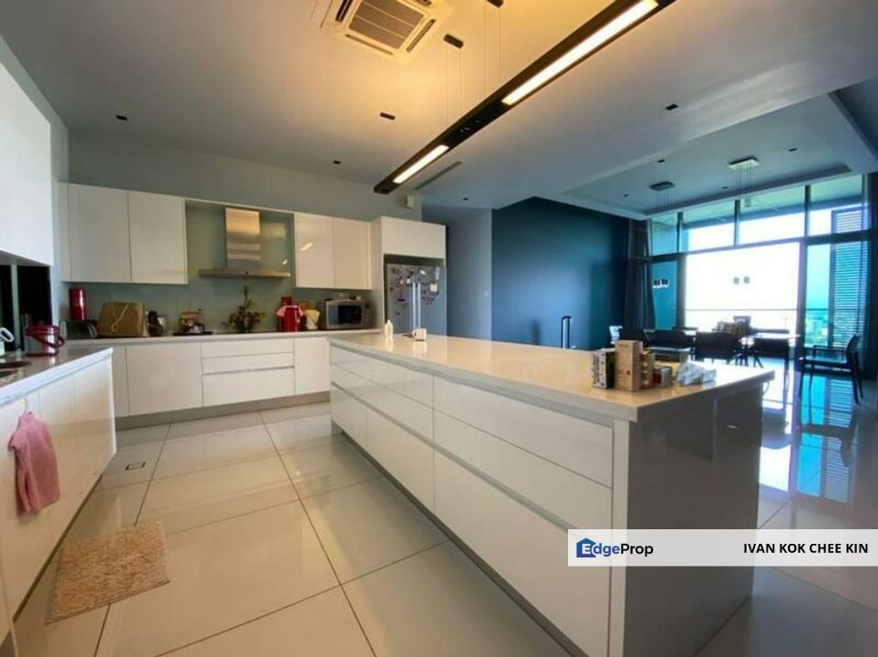 Facing Golf View Unit, Selangor, Tropicana