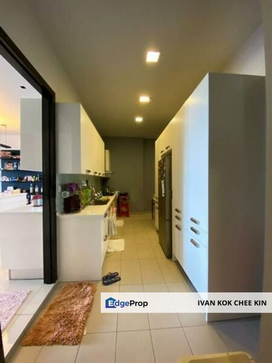 Facing Golf View Unit, Selangor, Tropicana