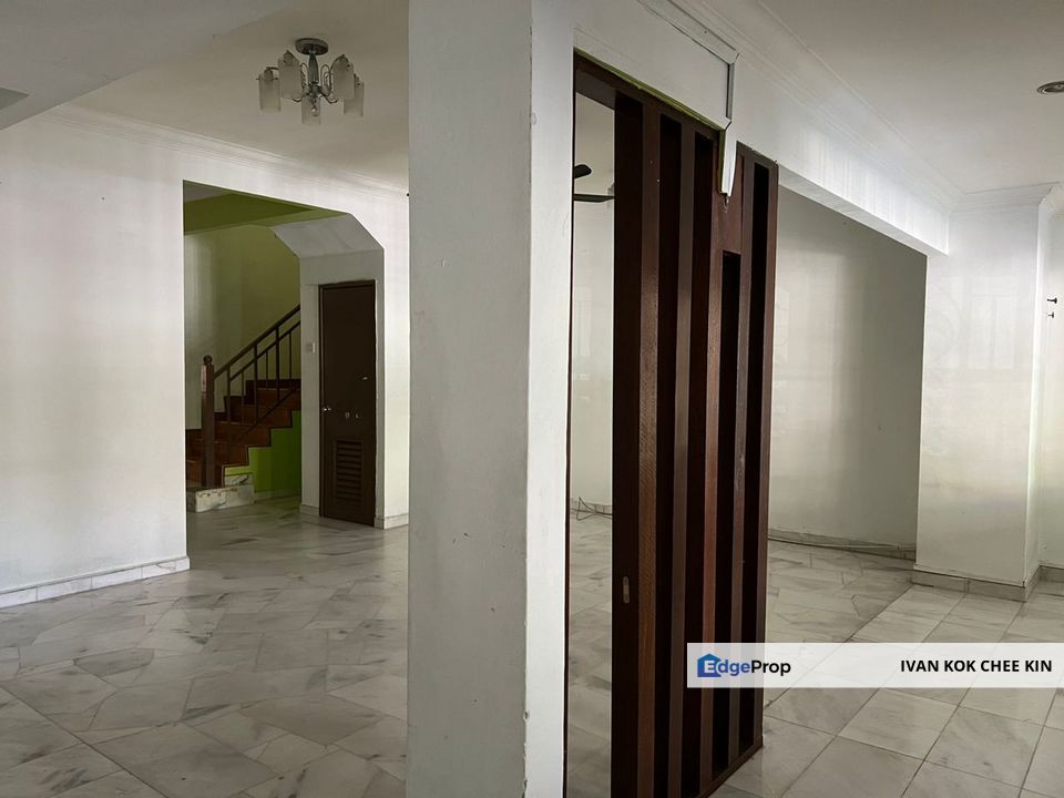 Well Maintained Double Storey House @ USJ 22, Selangor, USJ