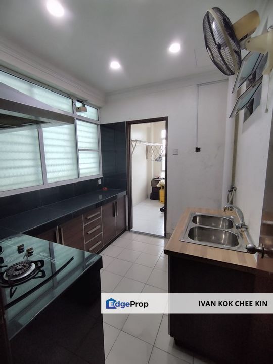 Fully Renovated Unit & Walking Distance To LRT Station & Paradigm Mall, Selangor, Kelana Jaya