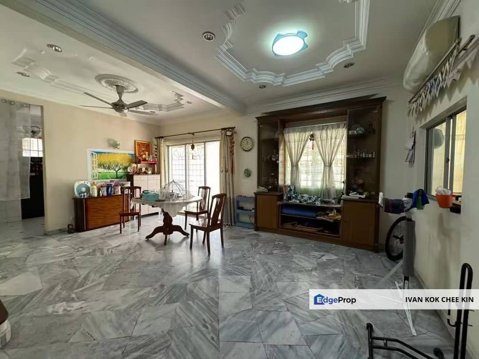 Limited End Lot Double Storey House @ USJ 16, Selangor, USJ