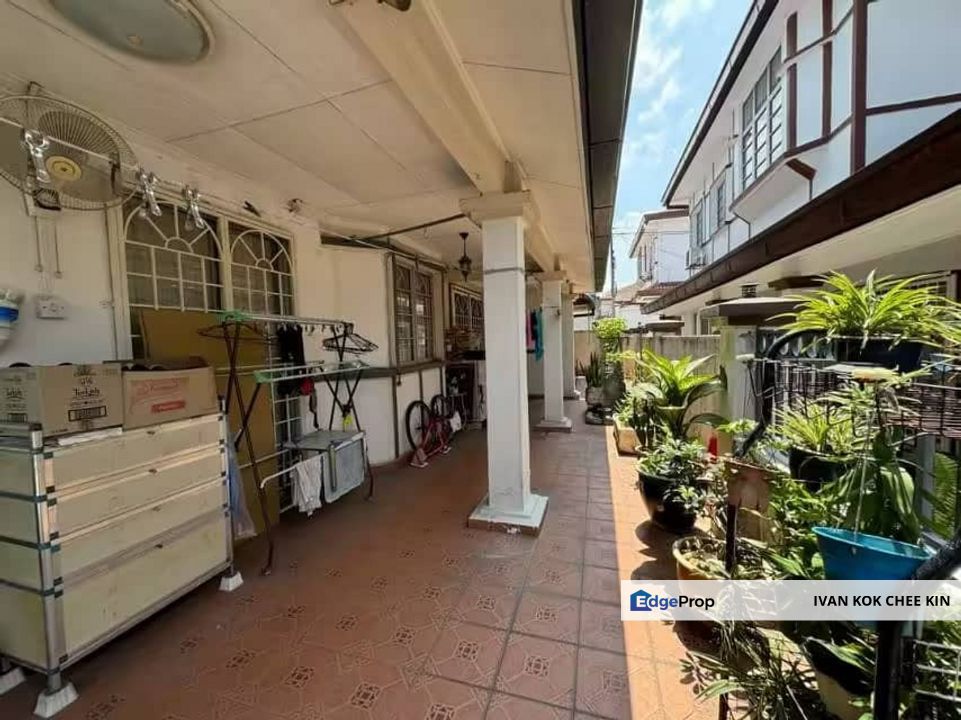 Limited End Lot Double Storey House @ USJ 16, Selangor, USJ