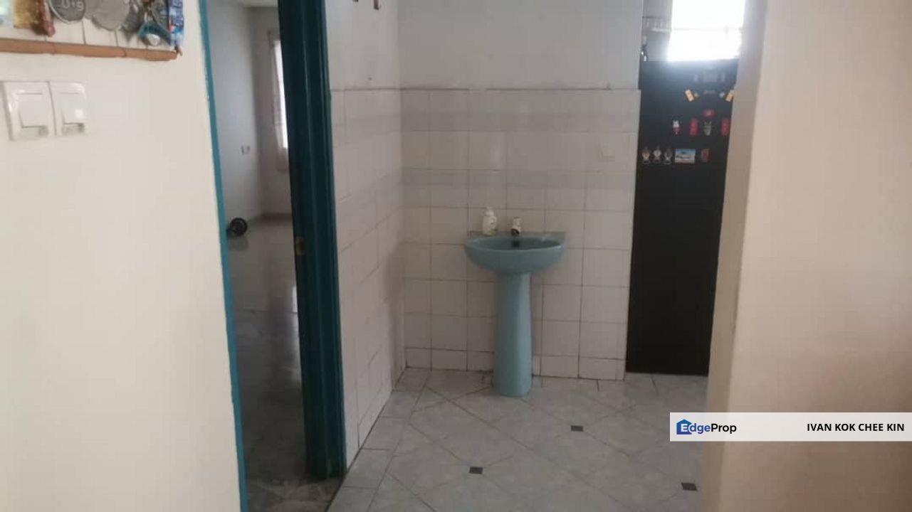 Limited End Lot Double Storey House @ USJ 16, Selangor, USJ