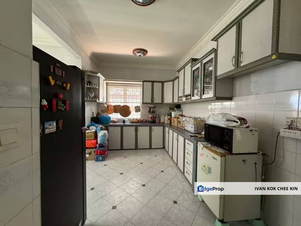 Limited End Lot Double Storey House @ USJ 16, Selangor, USJ