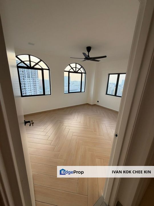 Tastefully Renovated & Walking Distance To LRT Station, Selangor, Ara Damansara