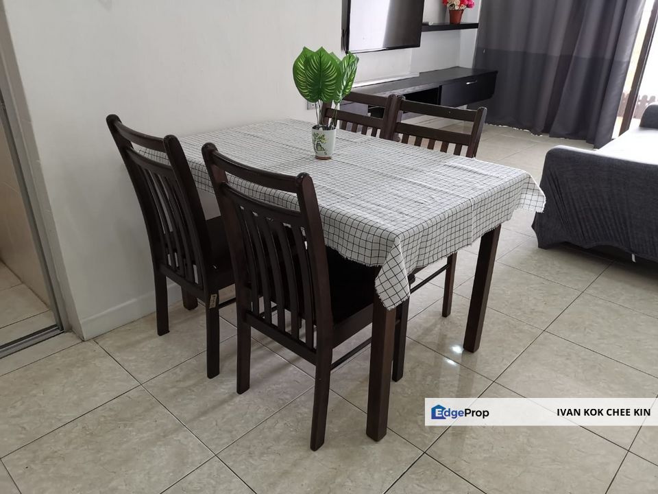 Facing Golf View Unit, Selangor, Tropicana