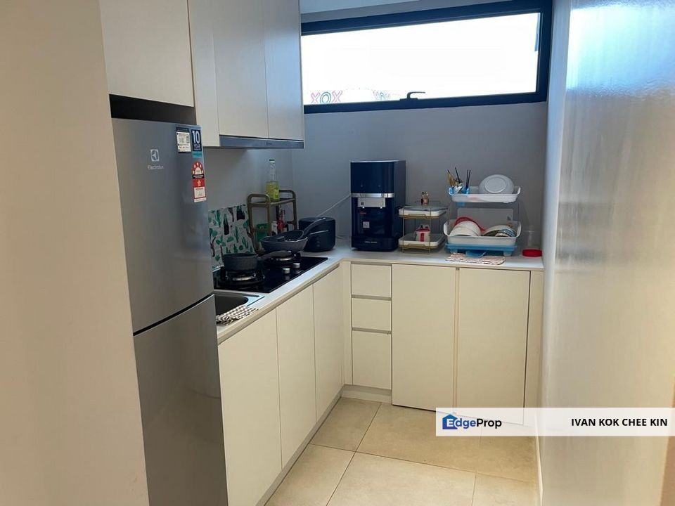 Lock Stock Barrel Facing Golf View Unit, Selangor, Tropicana