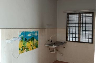 Iris Apartment, Taman Saujana Utama