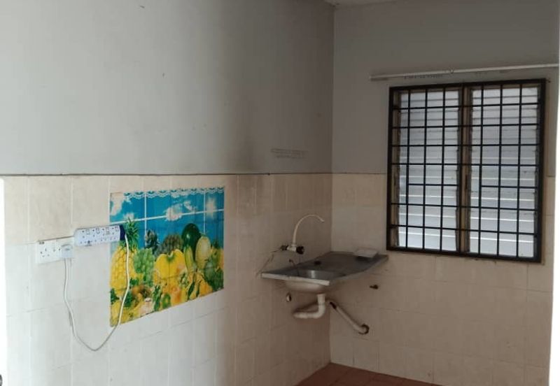 Iris Apartment, Taman Saujana Utama