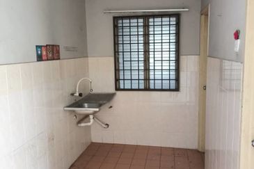 Iris Apartment, Taman Saujana Utama