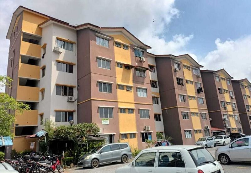 Iris Apartment, Taman Saujana Utama