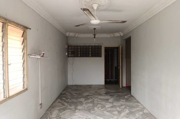 Iris Apartment, Taman Saujana Utama