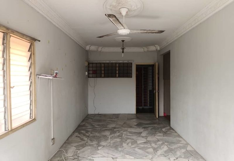 Iris Apartment, Taman Saujana Utama