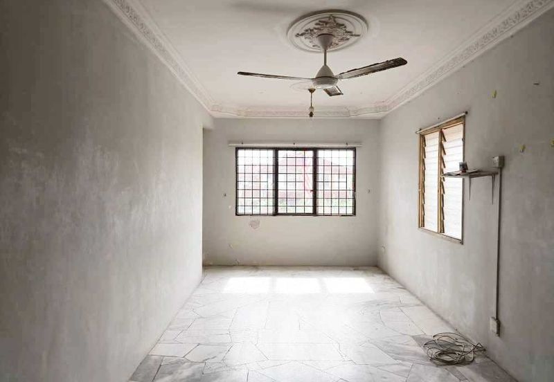 Iris Apartment, Taman Saujana Utama