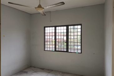 Iris Apartment, Taman Saujana Utama