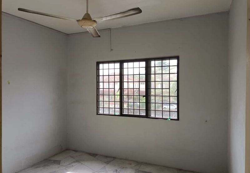 Iris Apartment, Taman Saujana Utama