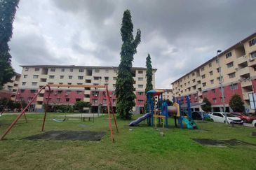 Flat PKNS, Seksyen 7