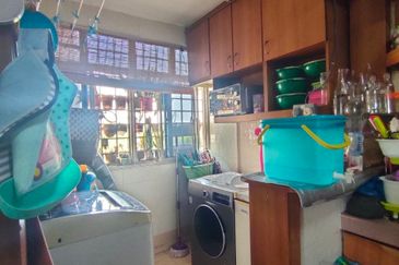 Pangsapuri Kiambang, Bukit Subang