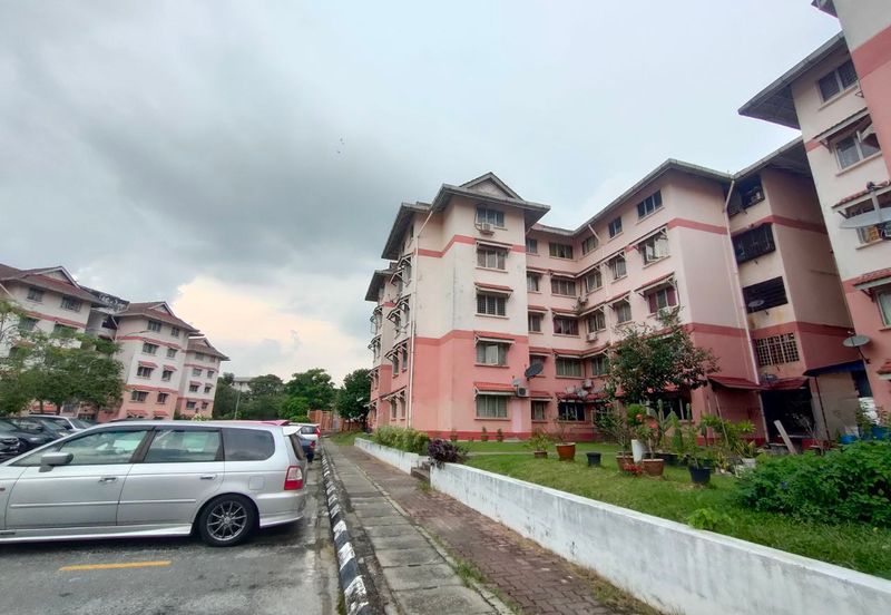 Pangsapuri Kiambang, Bukit Subang