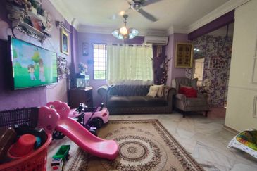 Pangsapuri Kiambang, Bukit Subang