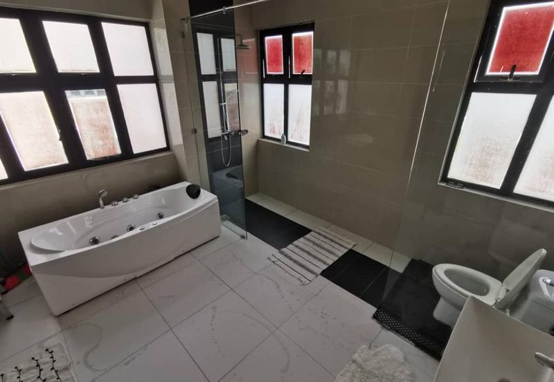 Kristal Court, Seksyen 7