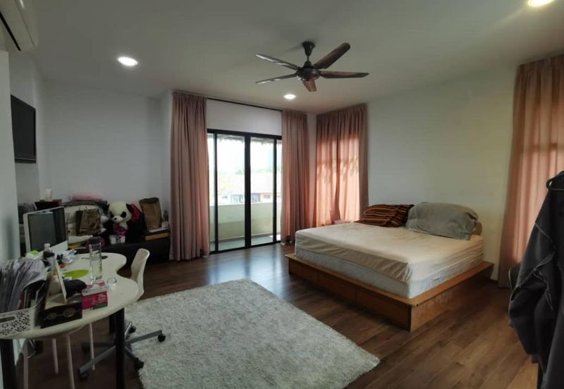 Kristal Court, Seksyen 7