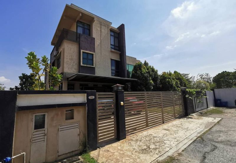 Kristal Court, Seksyen 7