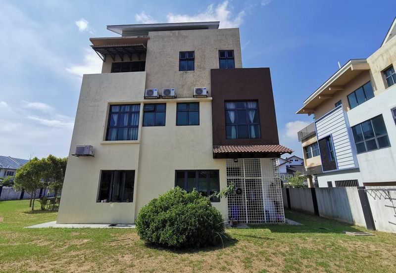 Kristal Court, Seksyen 7