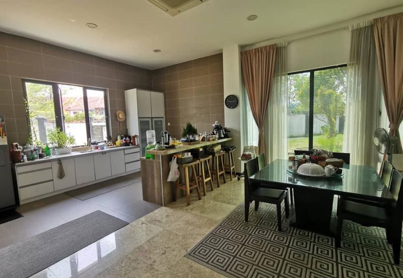 Kristal Court, Seksyen 7