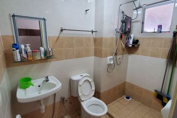 Double Storey Terrace Bukit Subang Denai Alam