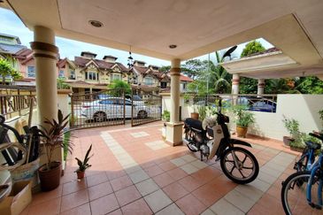 Double Storey Terrace Bukit Subang Denai Alam