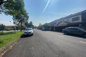 Taman Teluk Gedung Indah